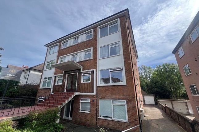 Thumbnail Flat to rent in Chester Court, Davigdor Road, Hove