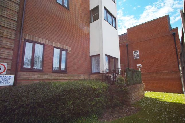 17, Albion court, Billericay photo 3