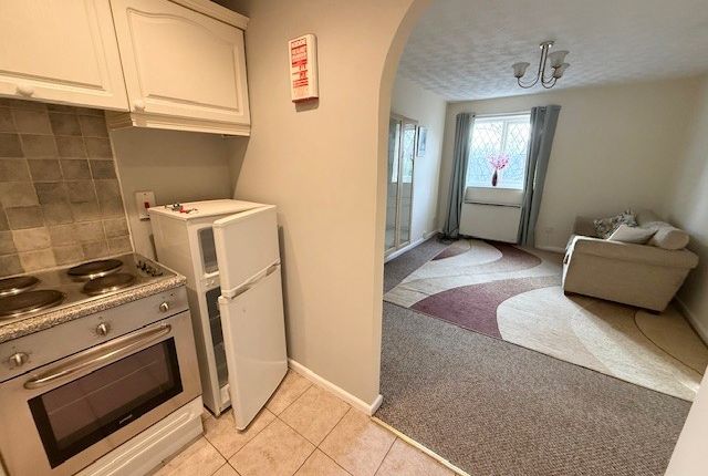 116h, Woodlands Court, Mosley Common Road, Greater Manchester photo 2