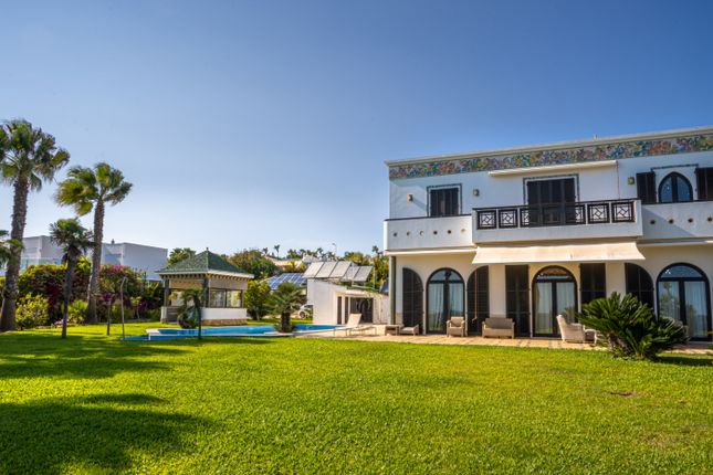 Villa for sale in Praia Da Luz, Lagos, Portugal