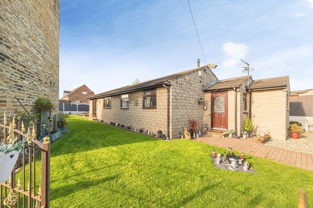 3-bed detached on Fields Road, Bradford, £325,000