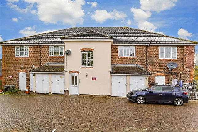 Thumbnail Flat for sale in Priestlands Close, Horley, Surrey