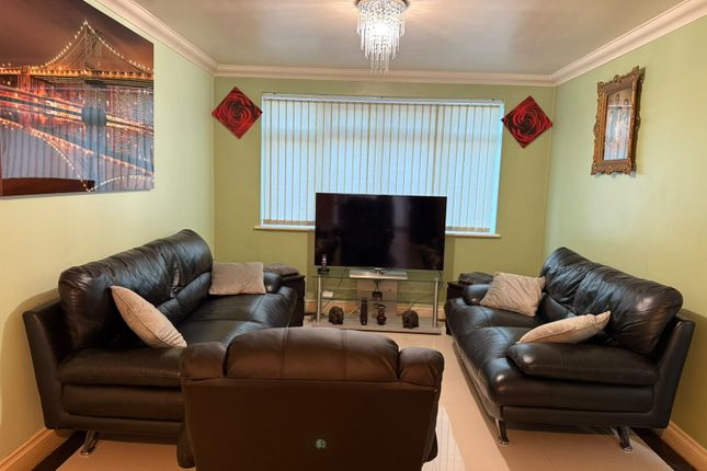 29 Silverlocke Road, Grays photo 3