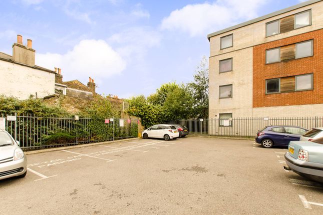 Parking/garage to rent in Streatham Place, Brixton Hill, London