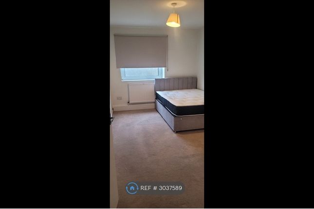 Flat, Longmoor Point Norley Vale, London photo 4