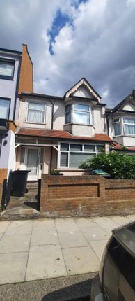 Terraced house to rent in Wellington Avenue, London