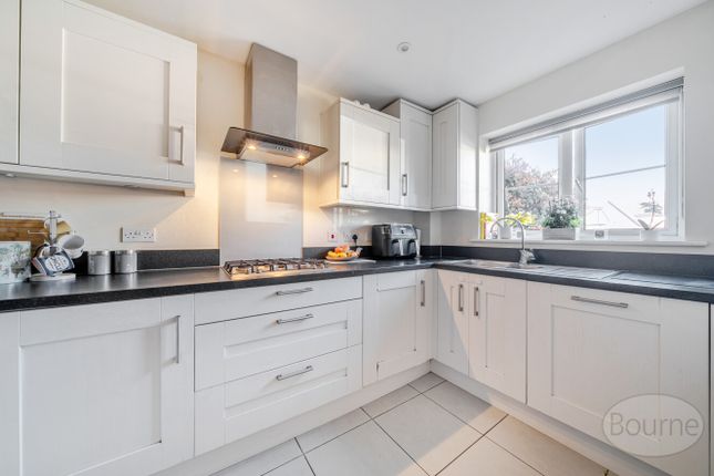 61, Skylark Place, Farnham photo 2