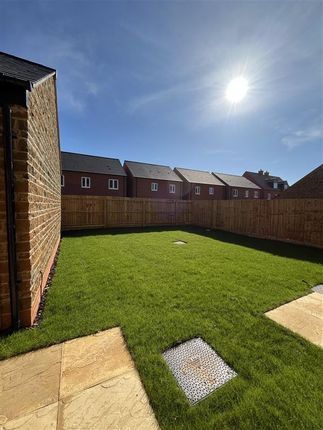 10, Huckins Close, Banbury photo 4