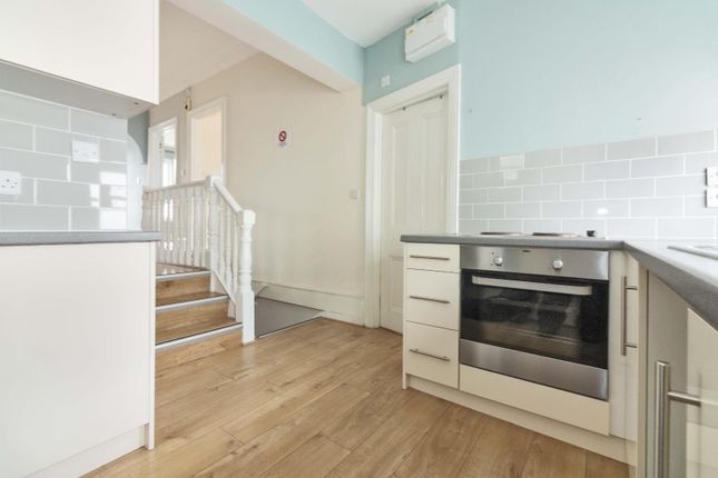 Flat to rent in Graham Road, Worthing