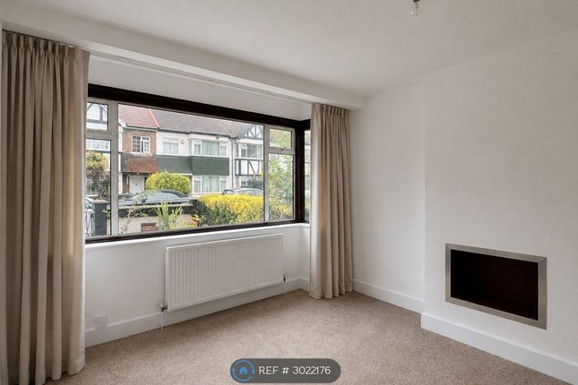 Markmanor Avenue, London photo 3