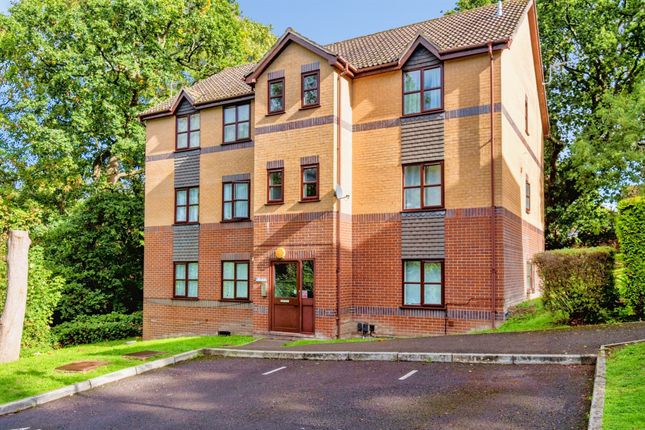 2-bed flat on 41, Briarswood, Southampton, £130,000