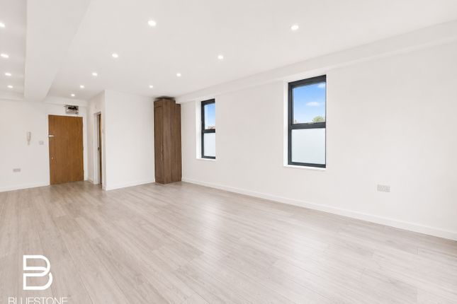 Studios, 6B, Woodcote Road, Wallington photo 3