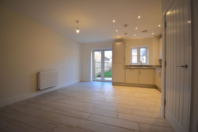 3, Curlew Rise, Minster-on-Sea photo 3