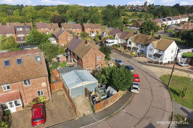 34 Blackmore Road, Buckhurst Hill photo 4