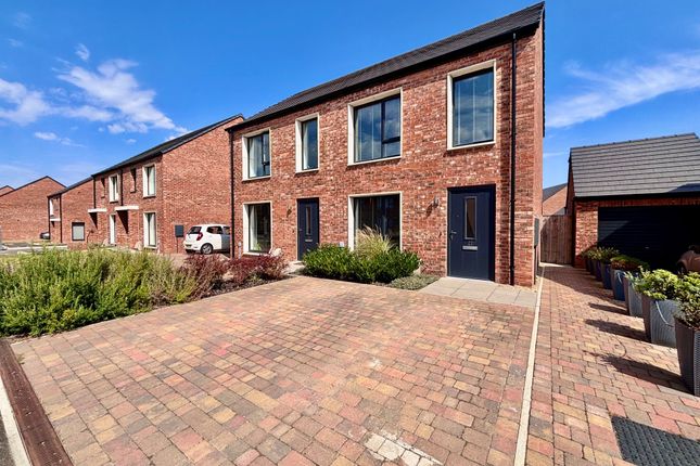 2-bed house on 27, Yarm, £1,000/mo