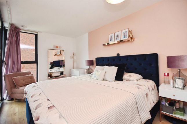 7 Newcombe Court,, Burgess Springs, Essex photo 2