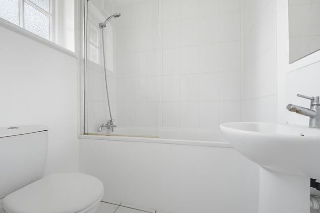 17 Holyoake House, Holyoake Walk, London photo 4