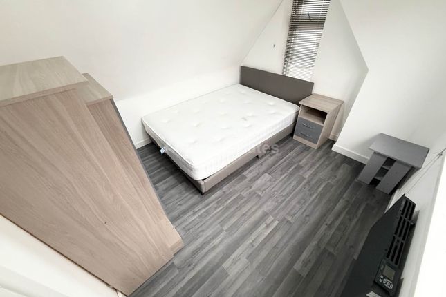 Flat, London Road, Reading photo 4
