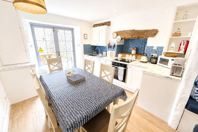 Skrinkle Cottage, 7, St. Marys Street, Pembrokeshire photo 2
