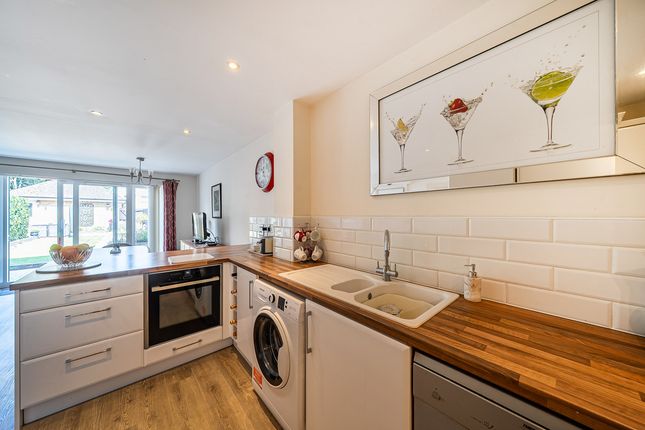 1, Edson Close, Watford photo 4