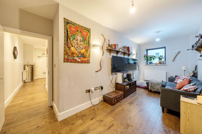 Flat for sale in Park Road, Gloucester