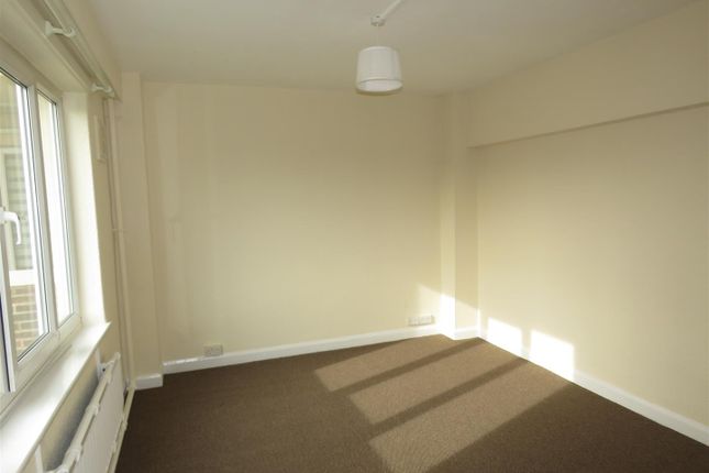 83, Regent Court, Sheffield photo 5