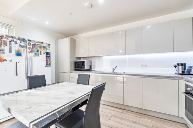 13 Mast Street, Barking photo 2
