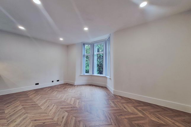 2-bed house on 12, Blackburn, £775/mo