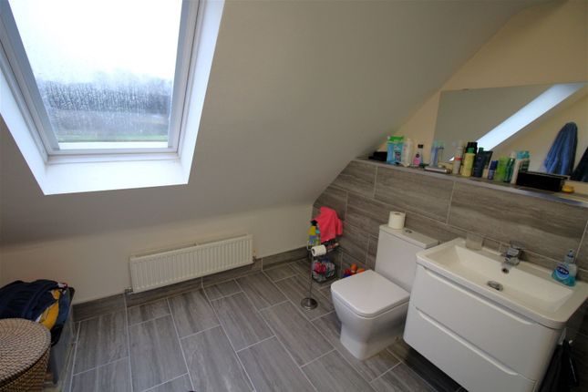 Town house for sale in Cascade Way, Dudley