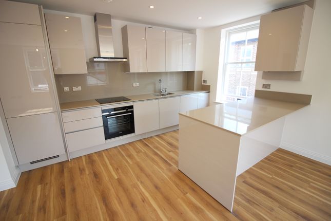 Waterhouse Place, Bushey photo 2