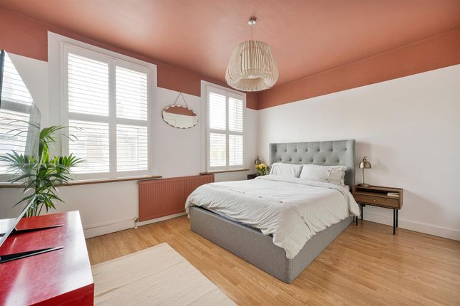 15, Tweedmouth Road, London photo 4