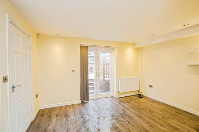 17, Holly Park Way, Halifax photo 5