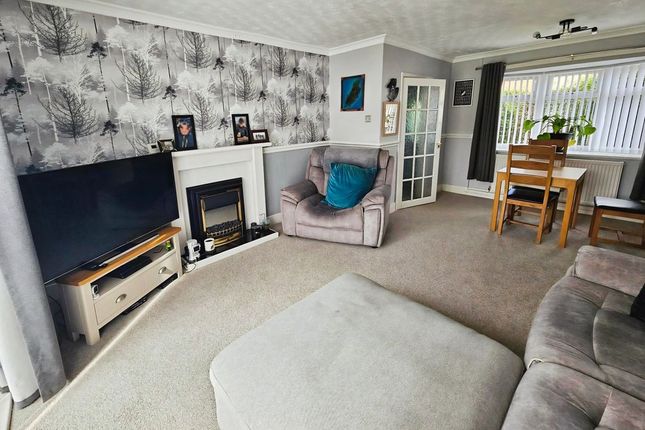 19, Poplar Grove, Bedlington photo 2