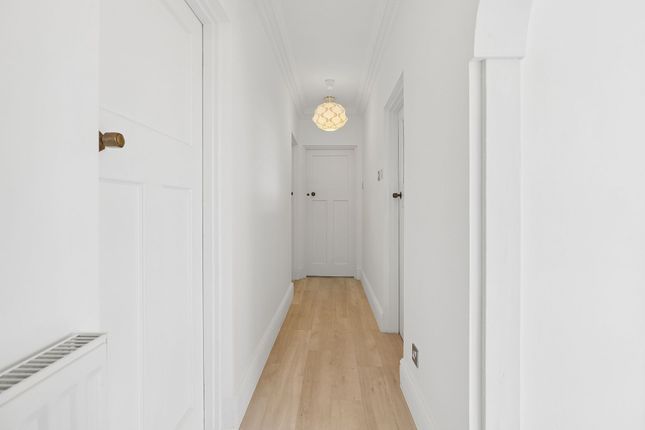 Flat 31, Grand Pavilion 19-31 Marine Parade, Whitstable photo 4