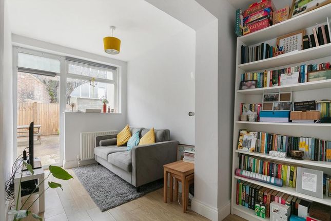 Flat for sale in Wadham Road, Putney, London