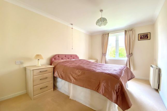 Flat for sale in Swan Lane, Faringdon