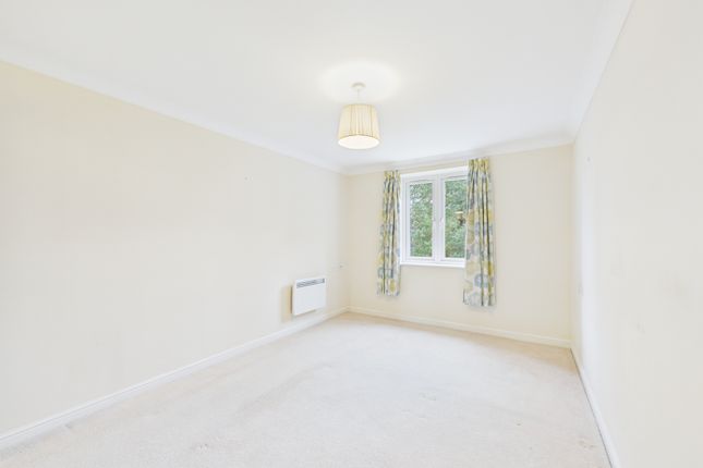 40 Manton Court, Horsham photo 4