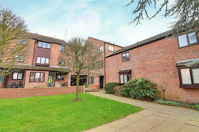 Thumbnail Flat for sale in Copperwood, Hertford