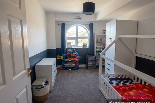 Flat 14, 2 Back Lane, Heckmondwike photo 4