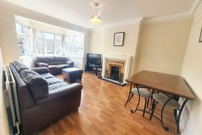 28 High Mead, Harrow photo 4