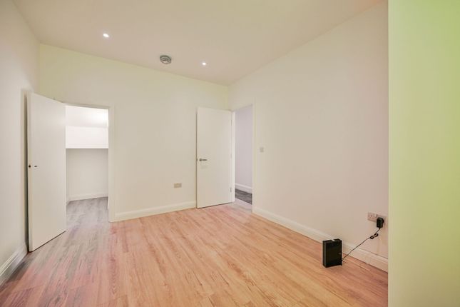 Grainger Road, Wood Green photo 2