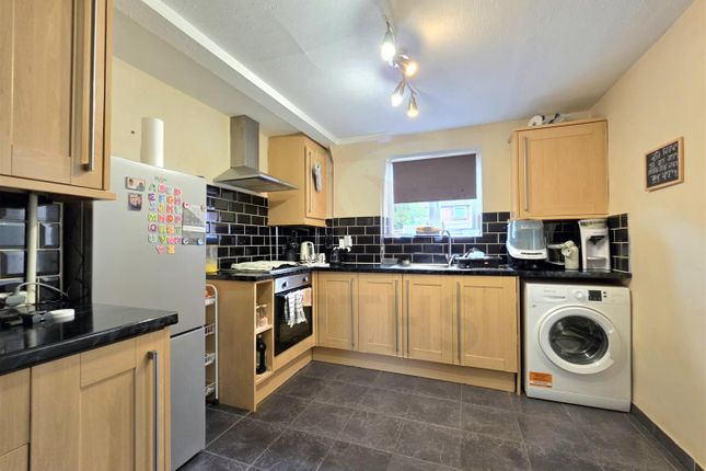 28, Sponne Rise, Leicester photo 4