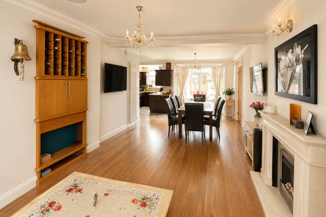 209 Rochester Way, London photo 2