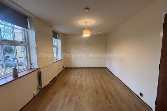 Linclare Place, St Neots photo 2