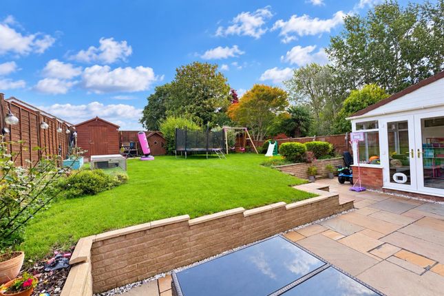 Colchester Close, Westbury-on-Severn photo 2