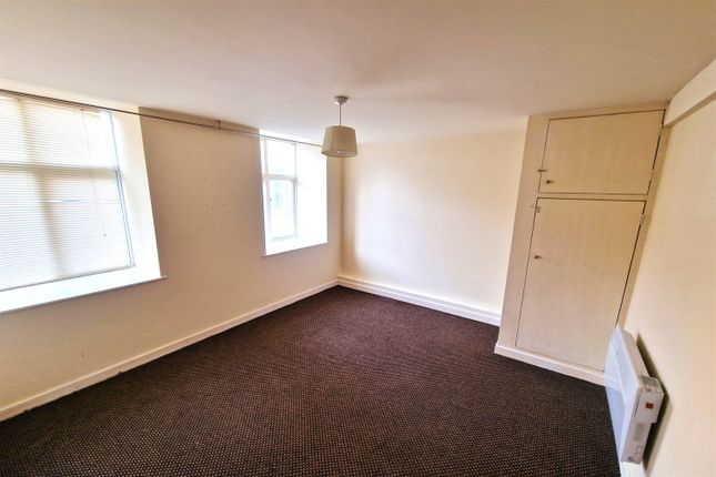 Flat to rent in High Street, Stockport