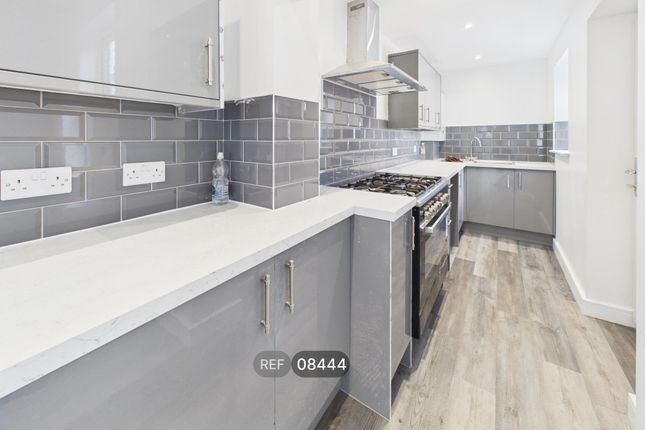 32, Regent Street, Wakefield, WF1 5HW photo 2