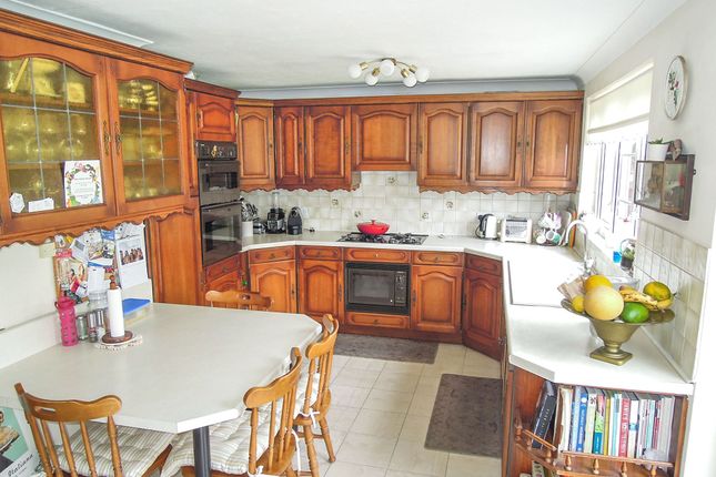 70, Meadway, Ilford photo 2