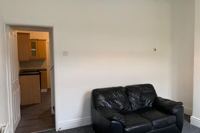 107, Fernclough Road, Manchester photo 3