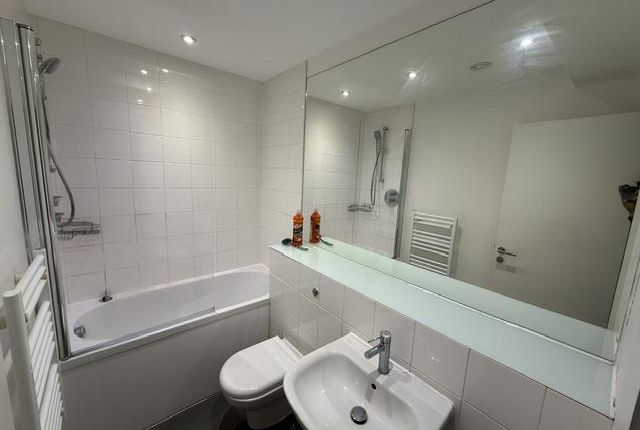 Apt 501 Velvet Mill, Lilycroft Road, Bradford photo 4